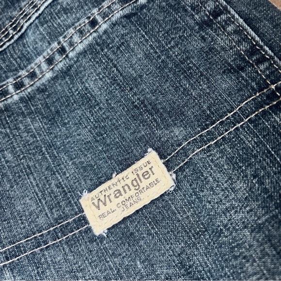 Wrangler Men's Relaxed Fit Jeans in Dark Blue - Picture 6 of 7